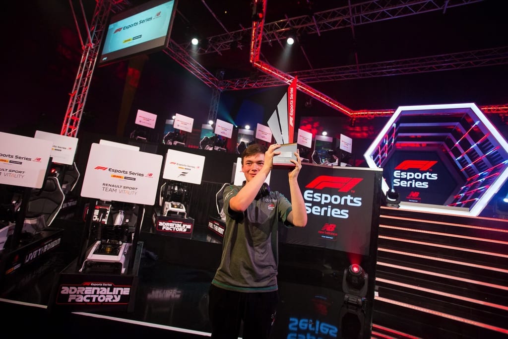 Brendon Leigh remporte à nouveau la couronne des F1 eSports Series