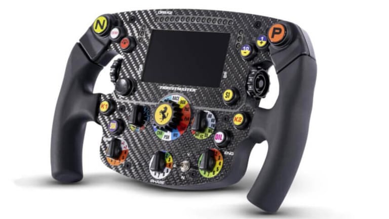 Réplique du volant FERRARI SF1000 chez Thrustmaster