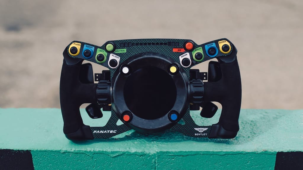Fanatec décline le volant de la Bentley GT3 !