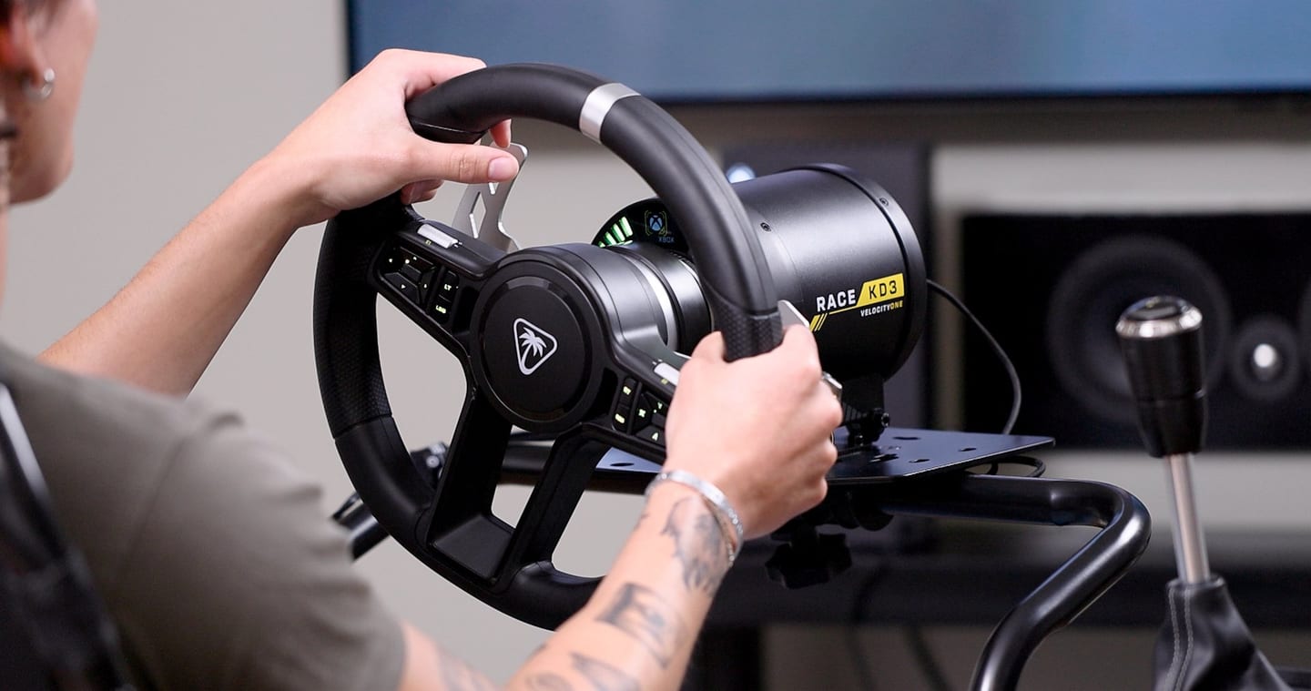 La base direct drive KD3 K: Drive de Turtle Beach et son volant rond en utilisation