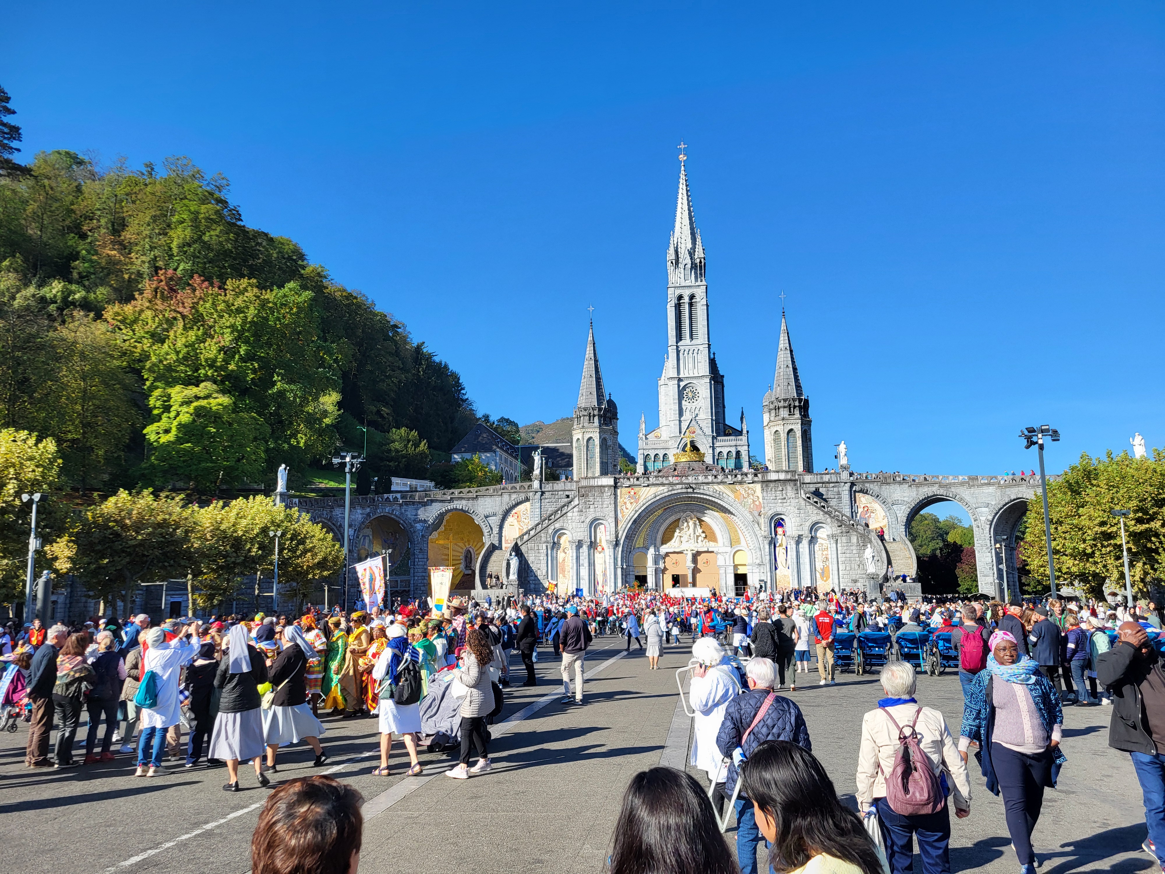 En communion avec vous, chers paroissiens, depuis Lourdes et le pèlerinage du…