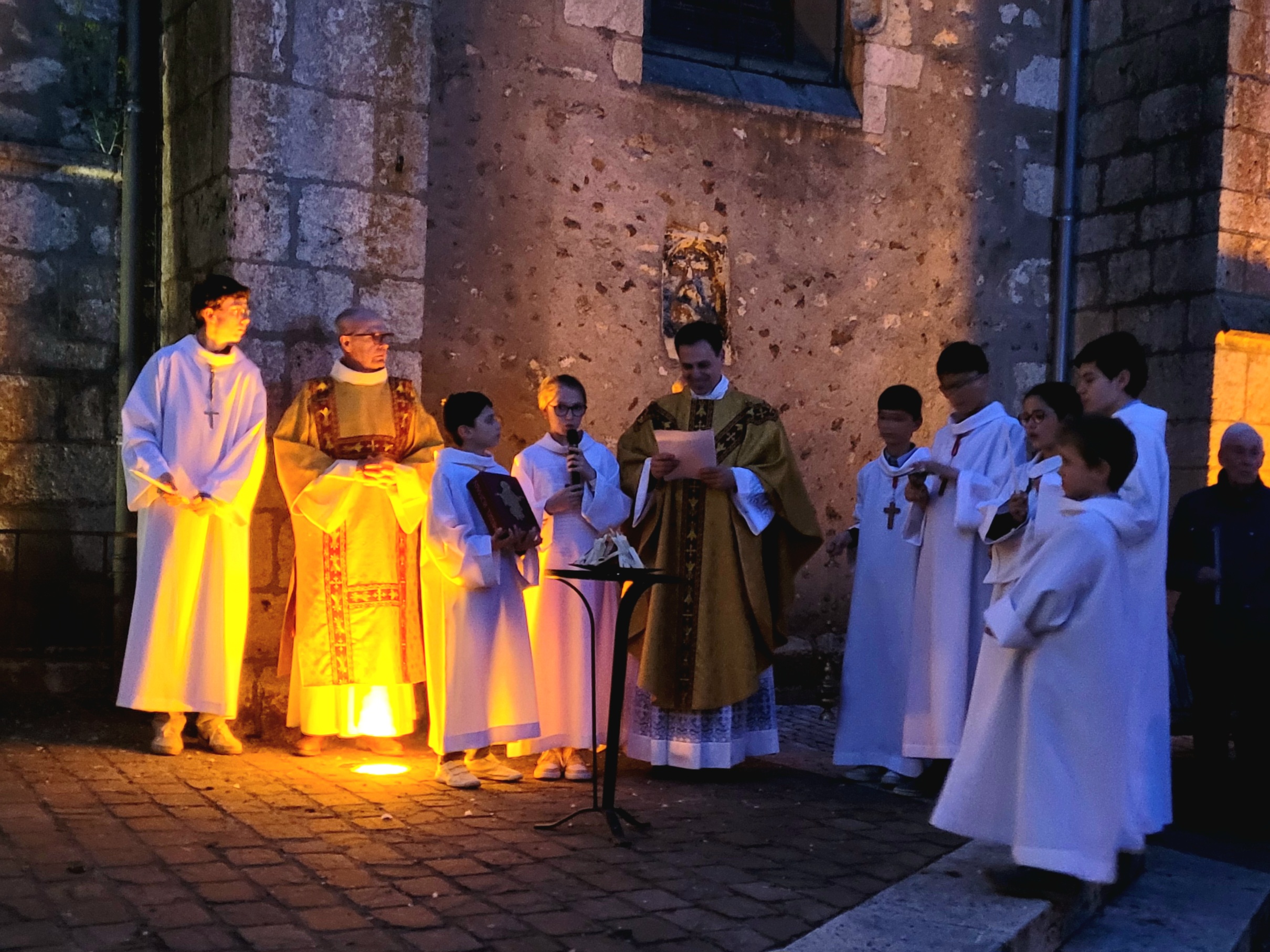 Dans la lumière de Pâques – Vigile Pascale à Notre-Dame de Bonneval