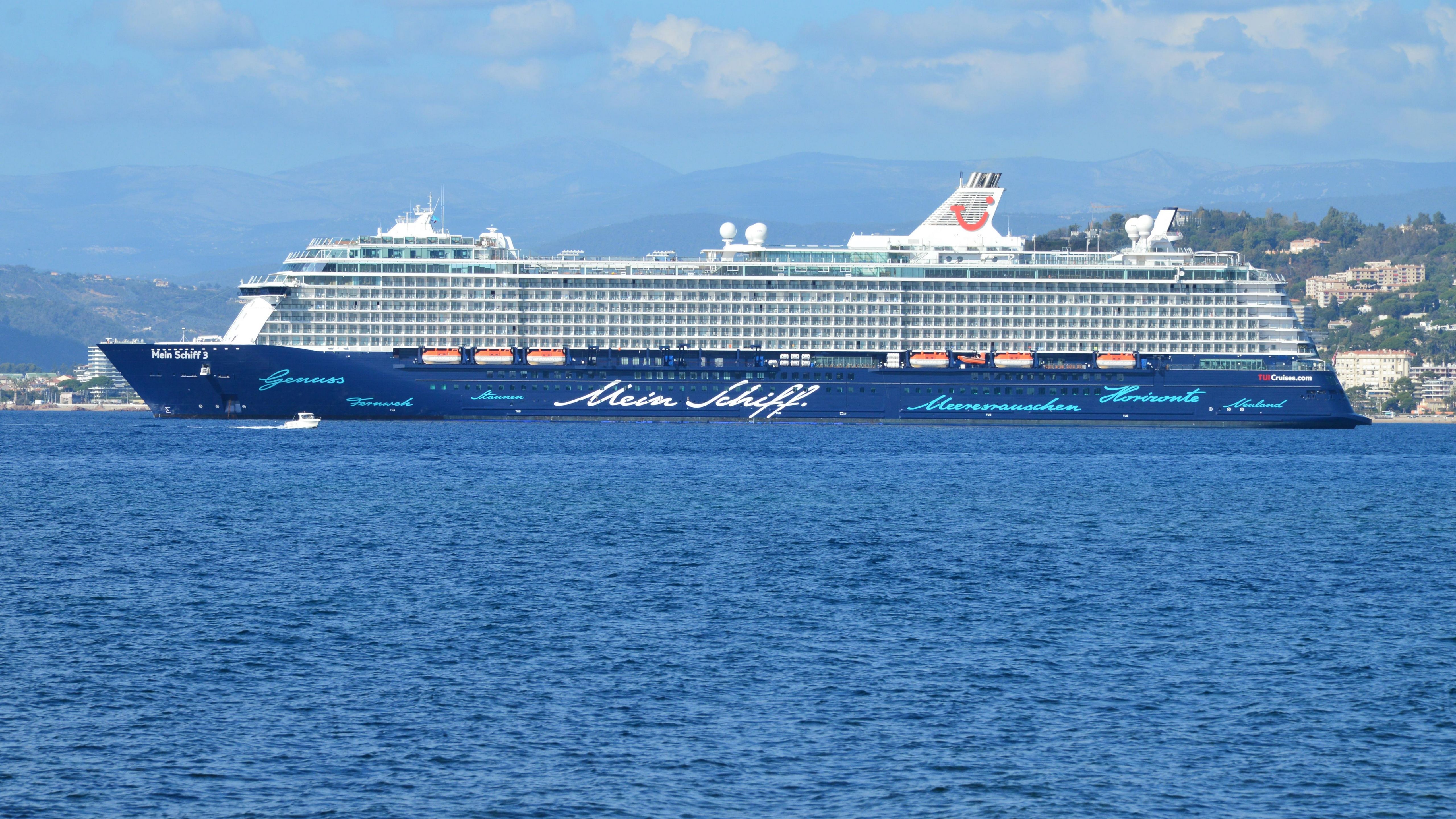 Best eSIM for Cruises (2026): The Complete Guide to Staying Connected at Sea