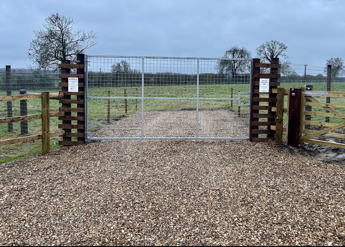 Kislingbury secure dog walking field secure private dog field in Kislingbury, NN7 4BA