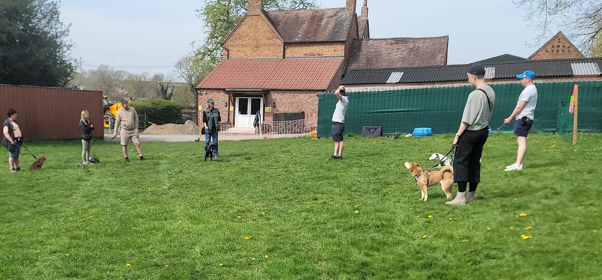 Soundhounds secure private dog field in Allesley, CV5 9FD