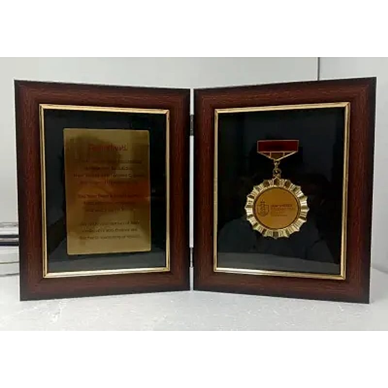FTL Foldable Medal Frame