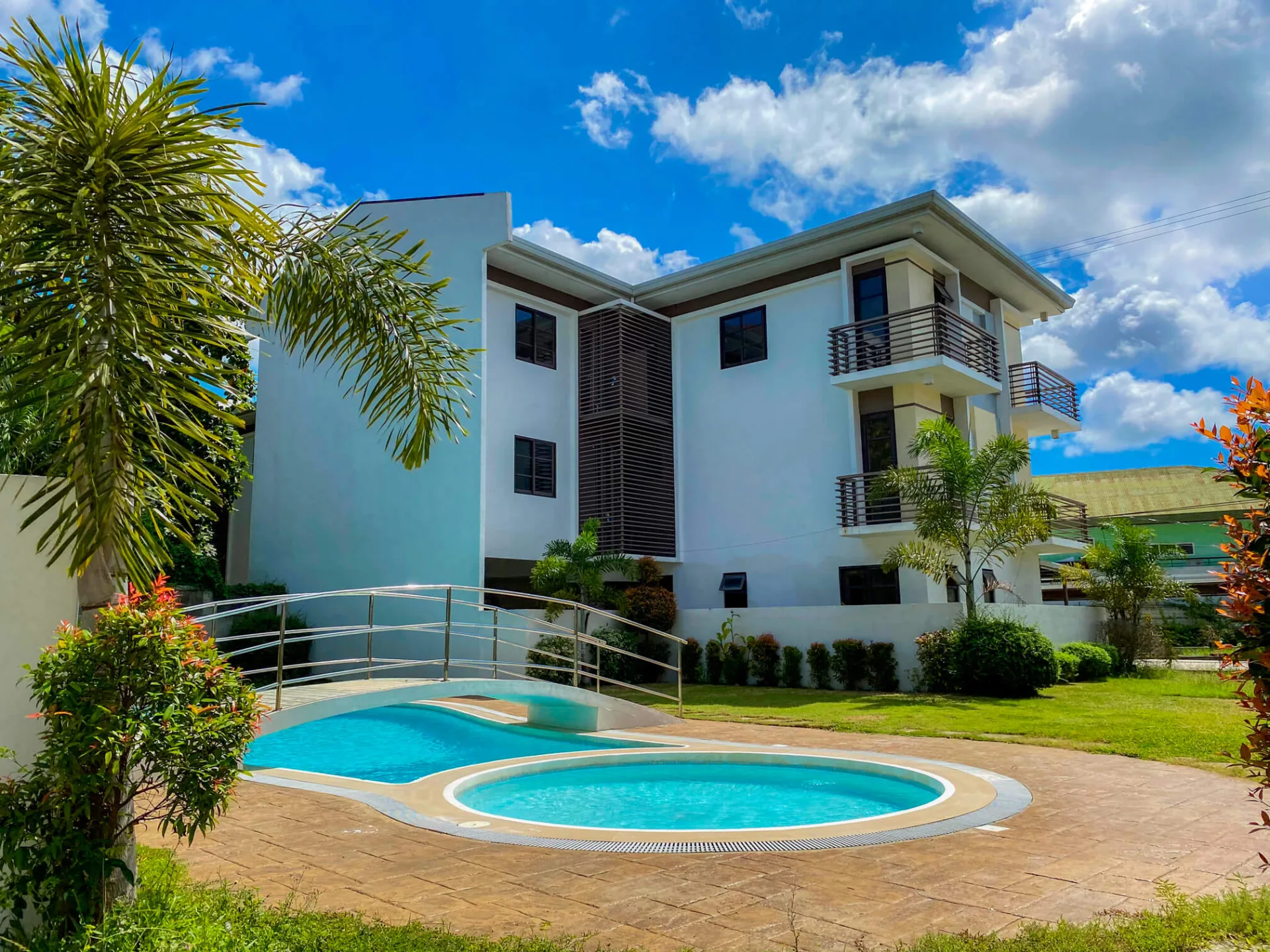 Brentwood -Your Garden Walk-ups in Mactan photo 1