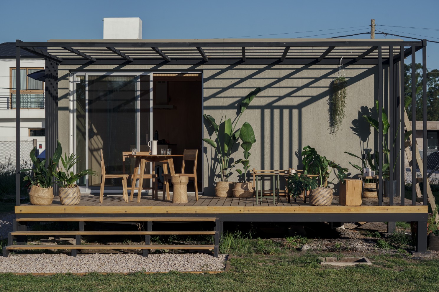 Casa construida con paneles SIP, vista exterior.