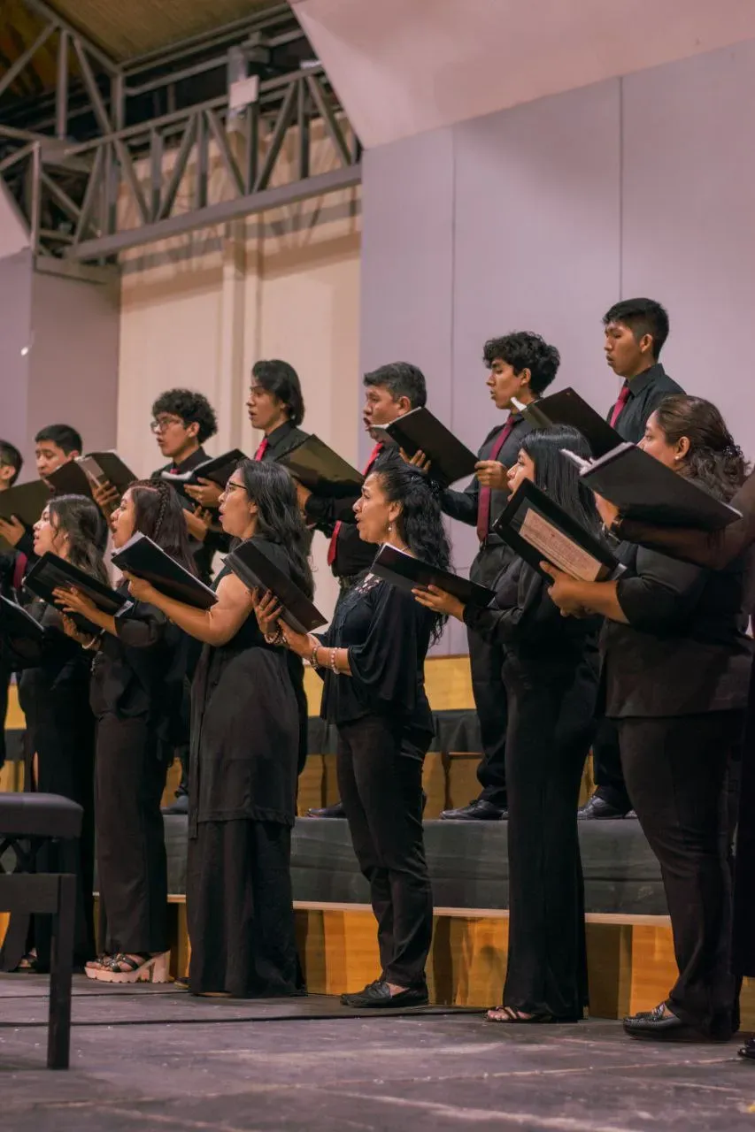 Foto 2 de Coros Municipales "Día de la Madre"