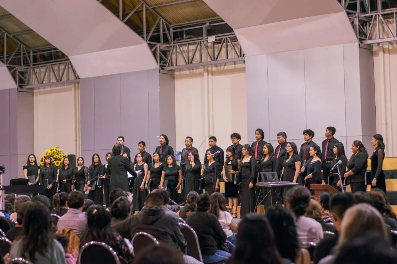 Foto 1 de Coros Municipales "Día de la Madre"