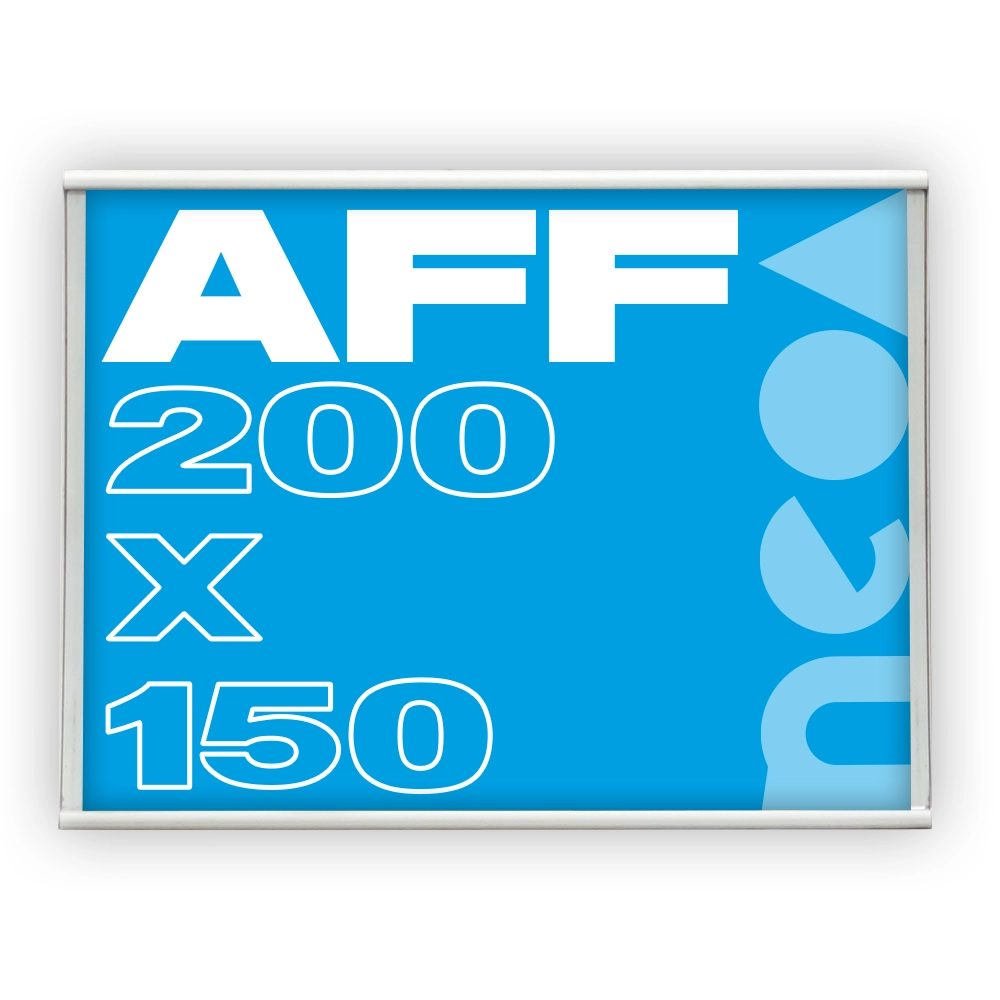 L’affiche de métro 200 x 150 cm est conçue pour capter l’attention des usagers dans les stations et les couloirs du métro. Livrée en 2 morceaux pour une installation rapide, elle s’impose comme un support publicitaire incontournable dans ces espaces de forte affluence.