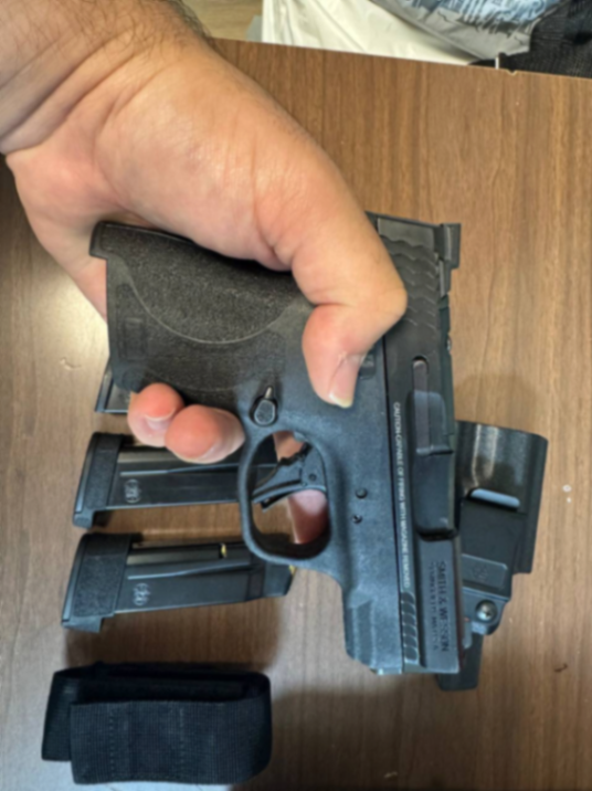 Smith and Wesson shield plus כמו חדש - תמונה 1
