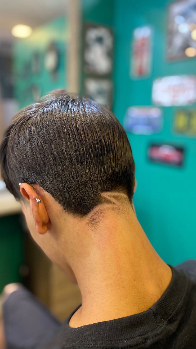 Corte moderno masculino na Oldschool Barbearia