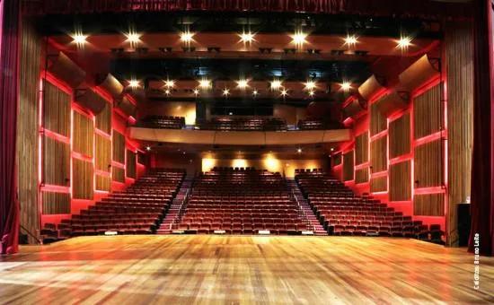 Fachada ou interior de Teatro Nair Bello