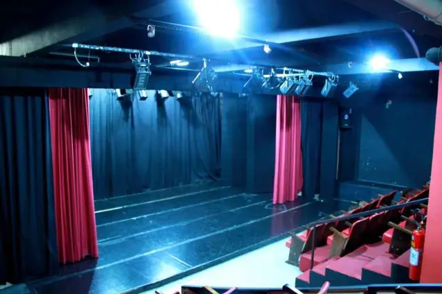 Fachada ou interior de Teatro Commune
