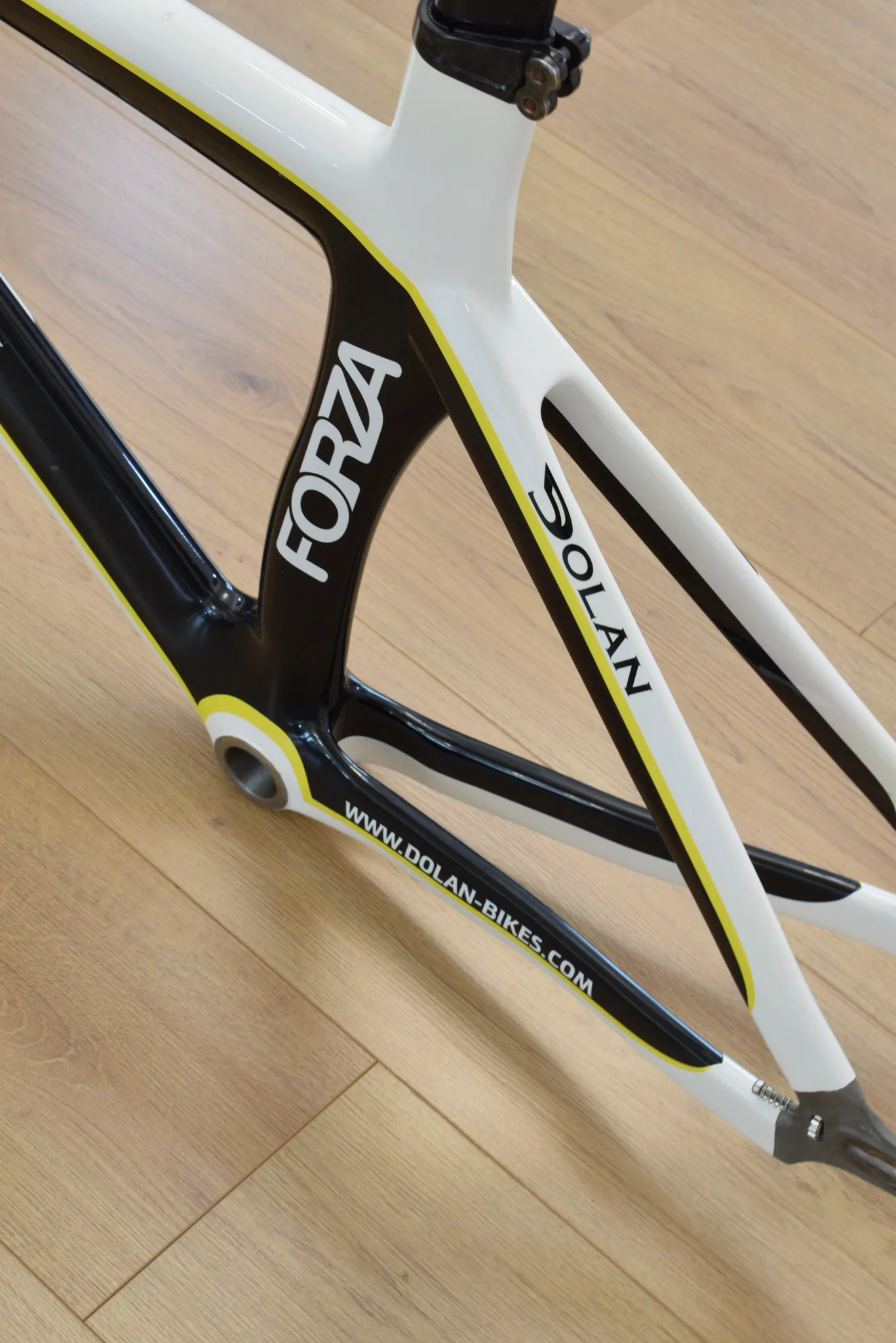 Dolan Forza — 2
