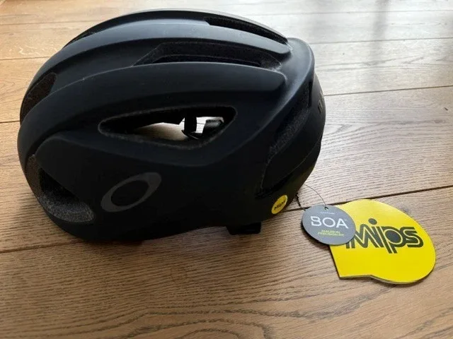 Oakley Aro3 Mips — 2