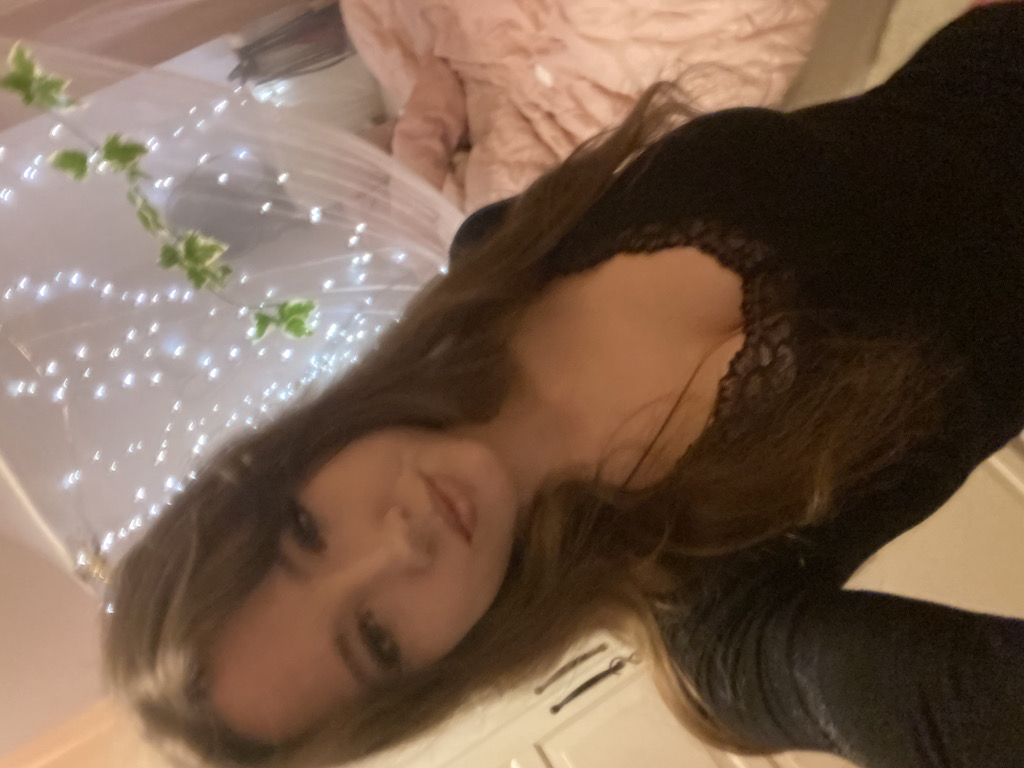 @lois12929 from Netherlands