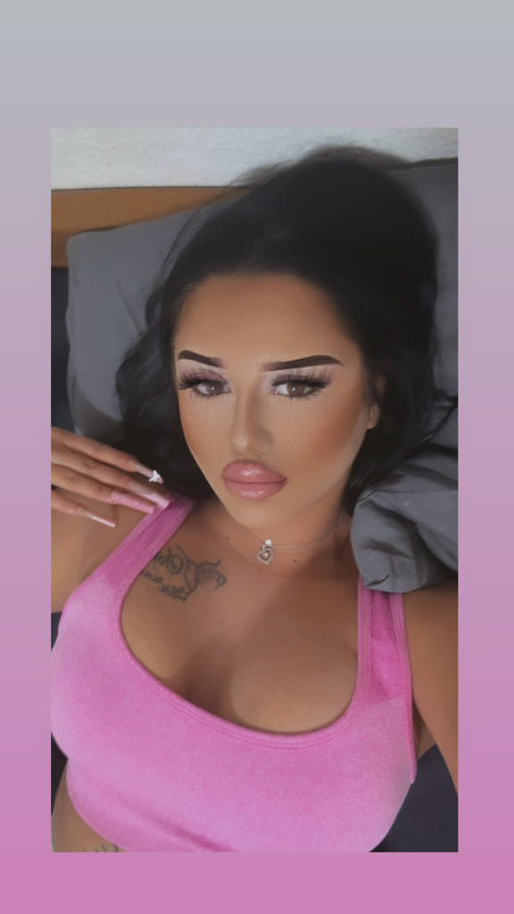 @catalejla from Switzerland