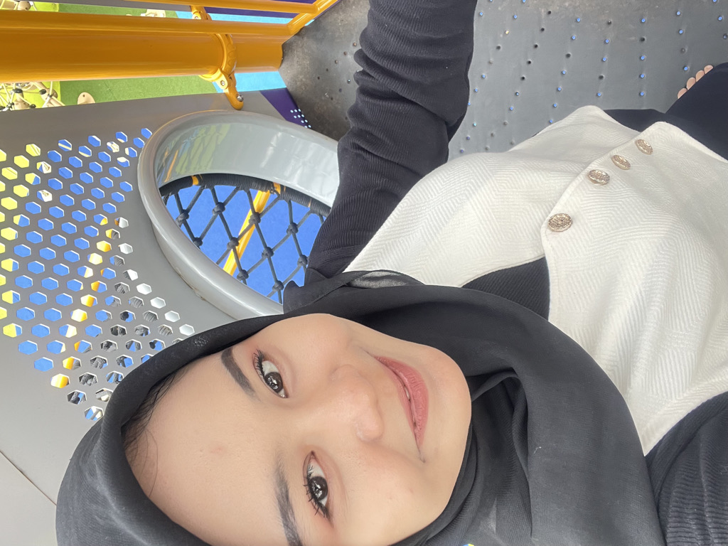 @aqila_naila from France