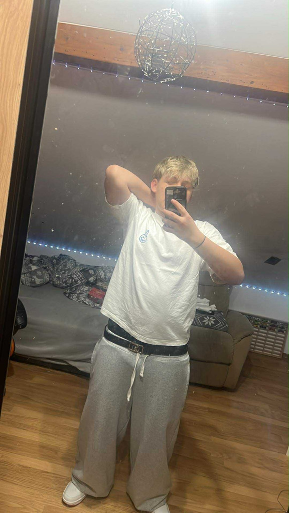 @shshjsh from Poland