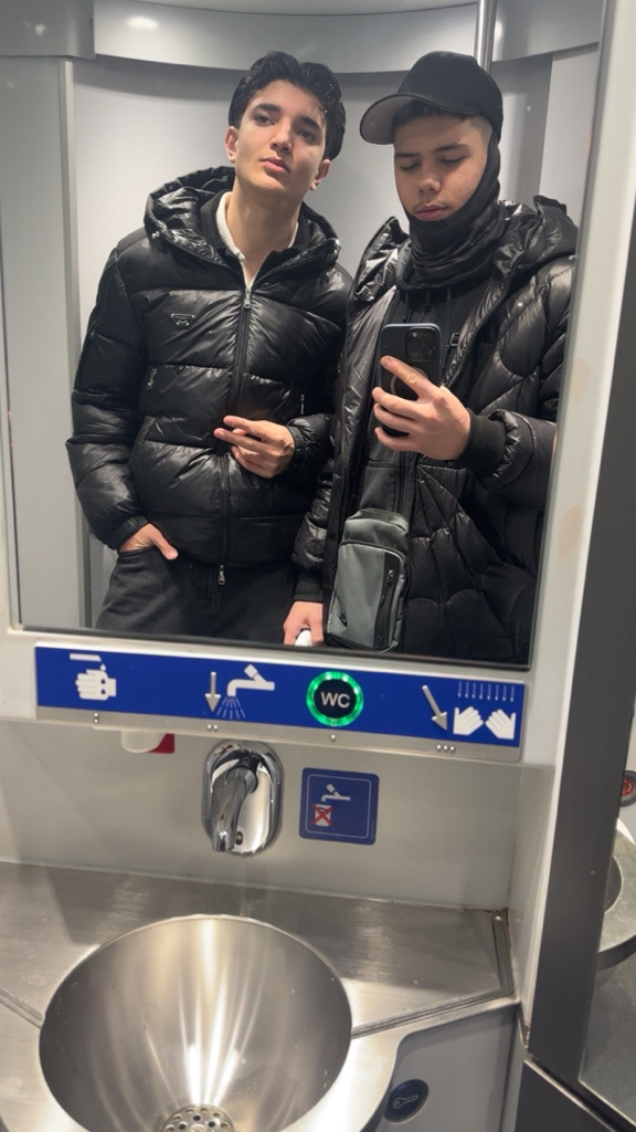 @vanodeserb from Switzerland