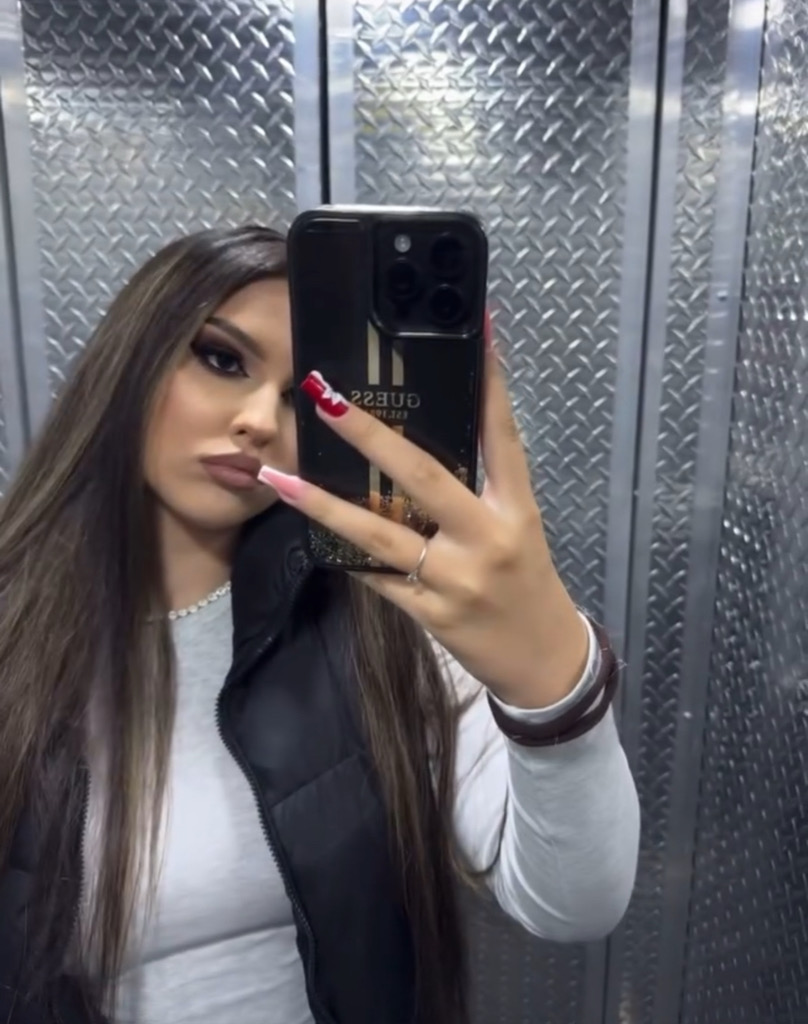 @adeeeeeee123