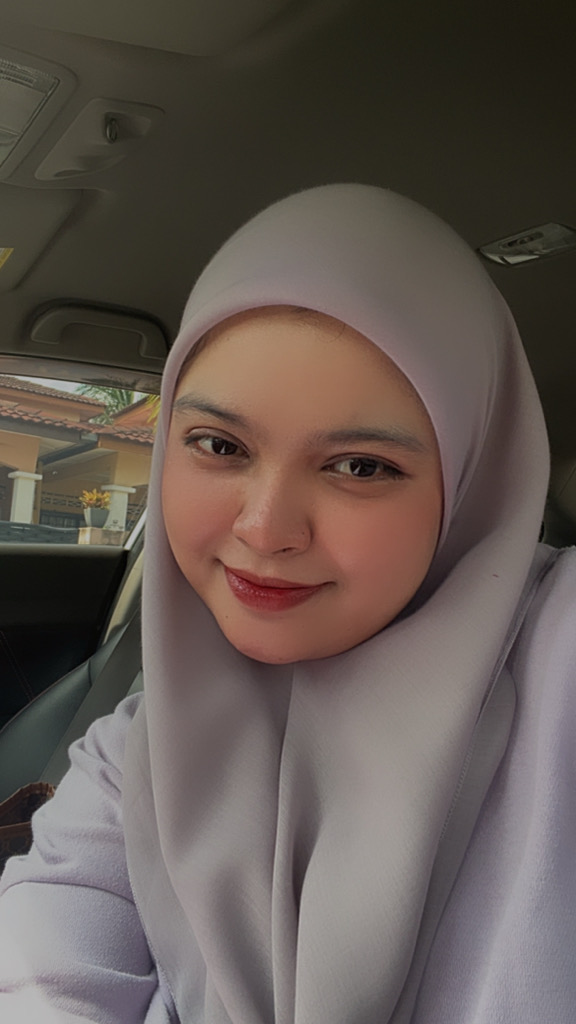 @shahalesya from Switzerland