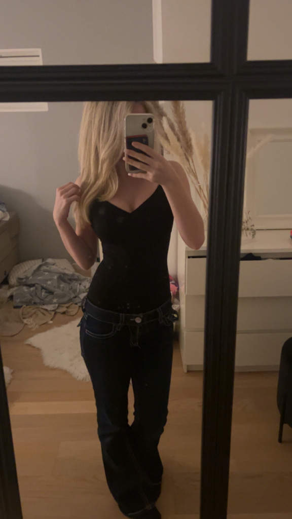 @hellohello67 from Sweden