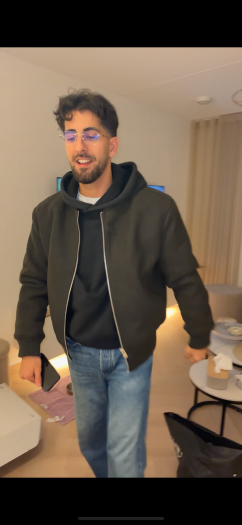 @neeejohserieus from Netherlands