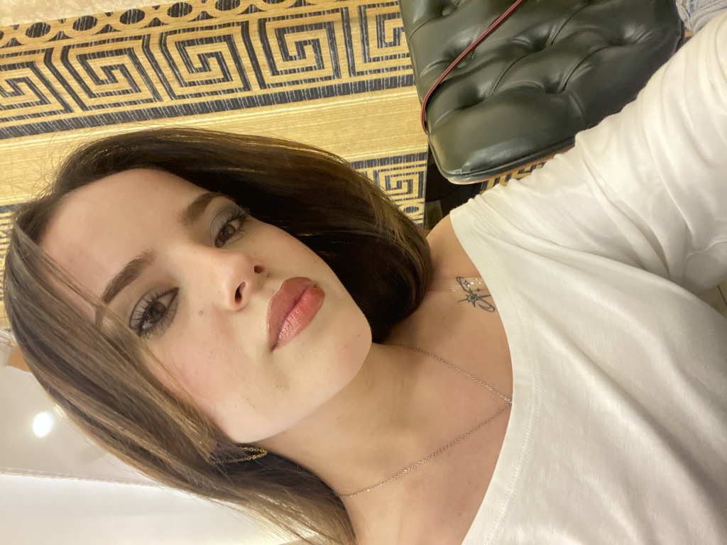 @nnnesli from Austria
