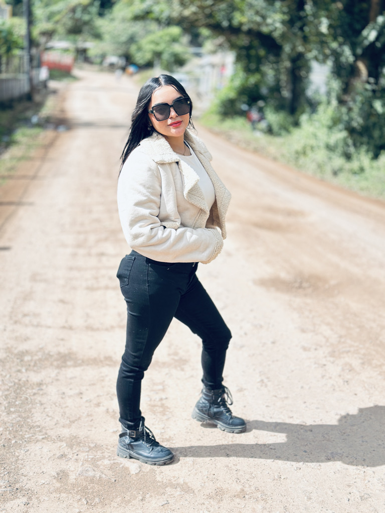 @vale_chavarria