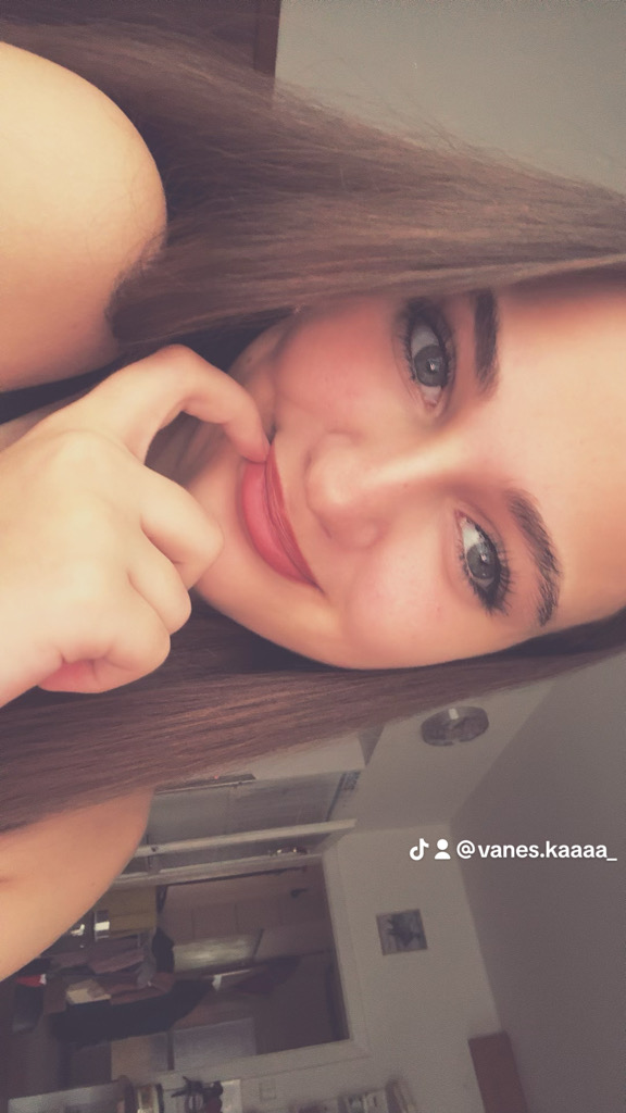@vaneskaaaa from Czech Republic