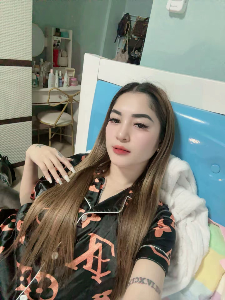 @anicaganda from Switzerland