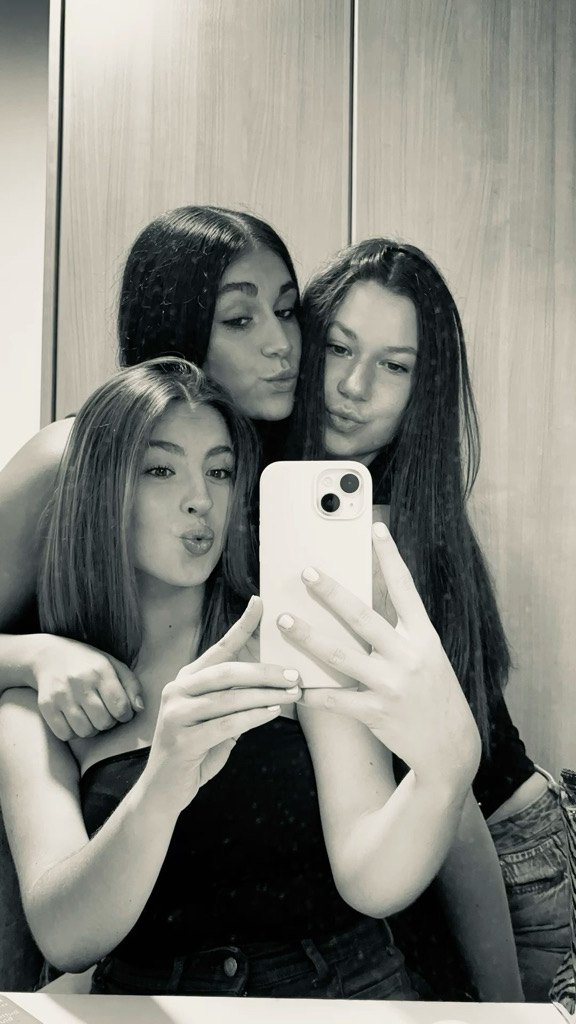 @vickyverazelda from Sweden