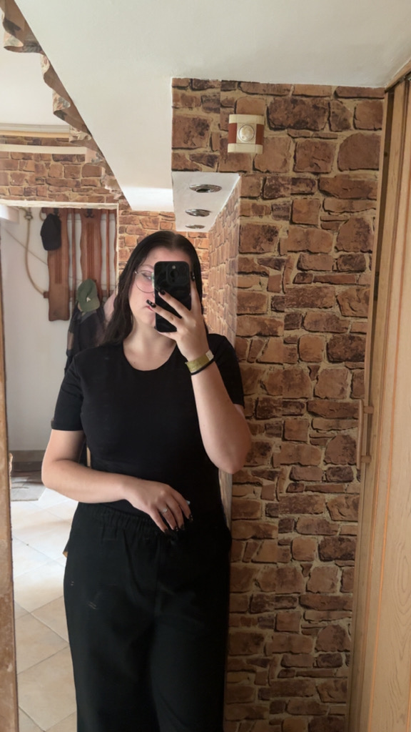 @vikiiiiii from Hungary