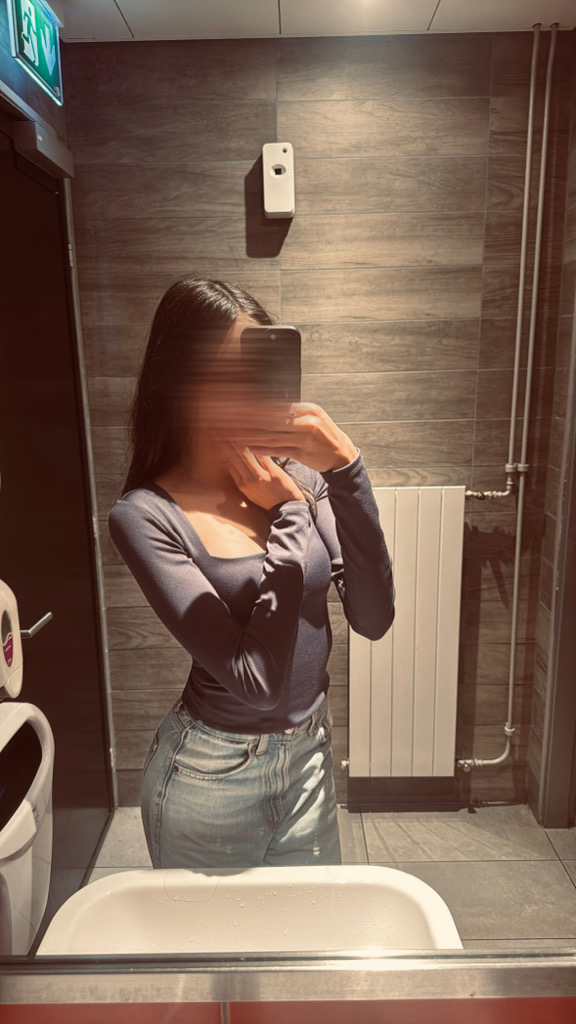 @laura_16 from Switzerland