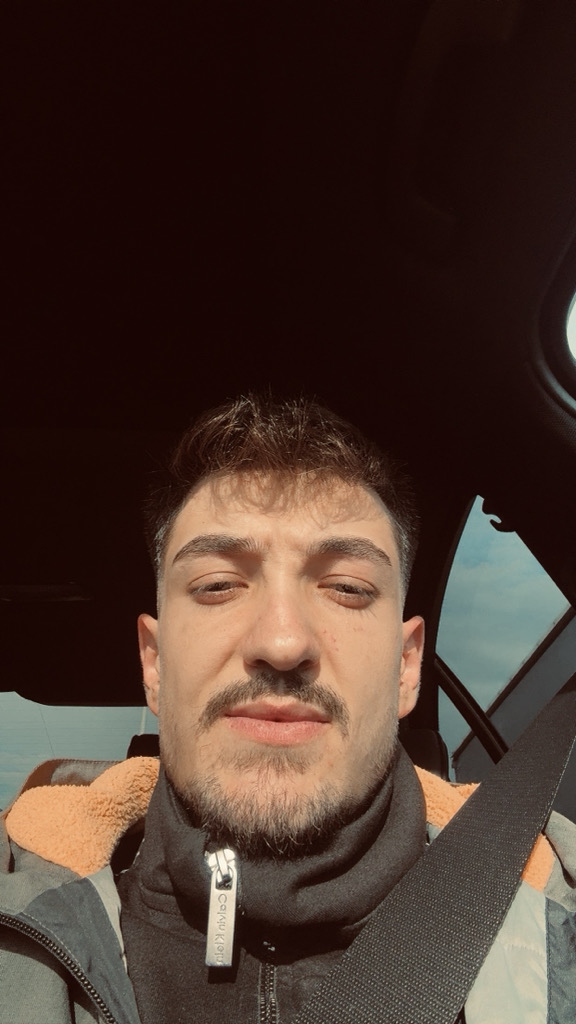@emrecan34gomec from Hungary