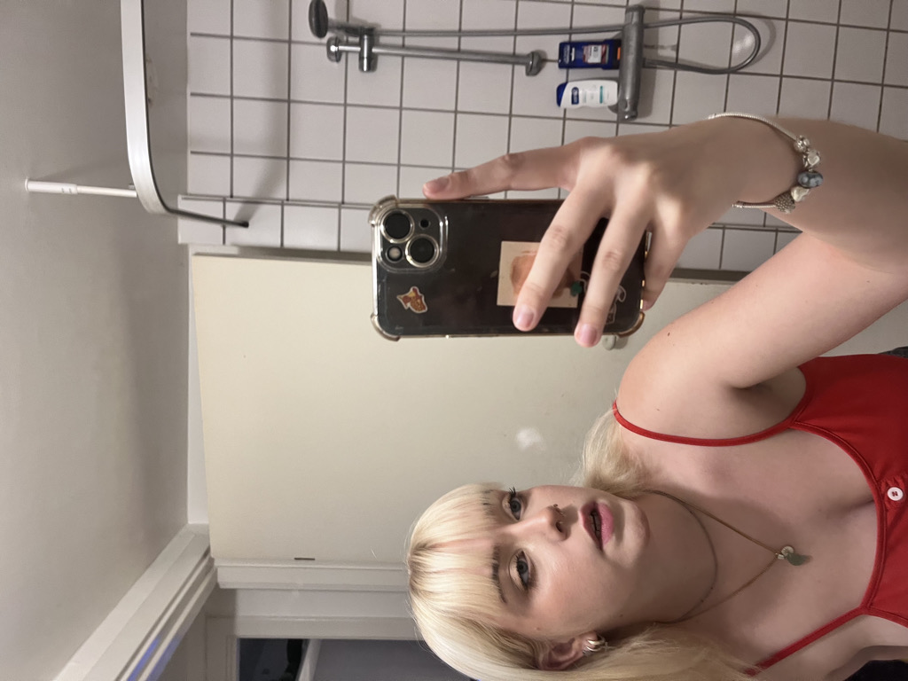 @monaondalisa from Denmark