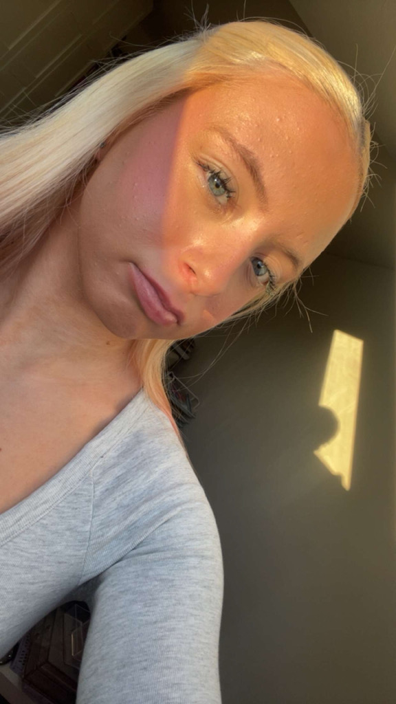 @emelykz from Austria