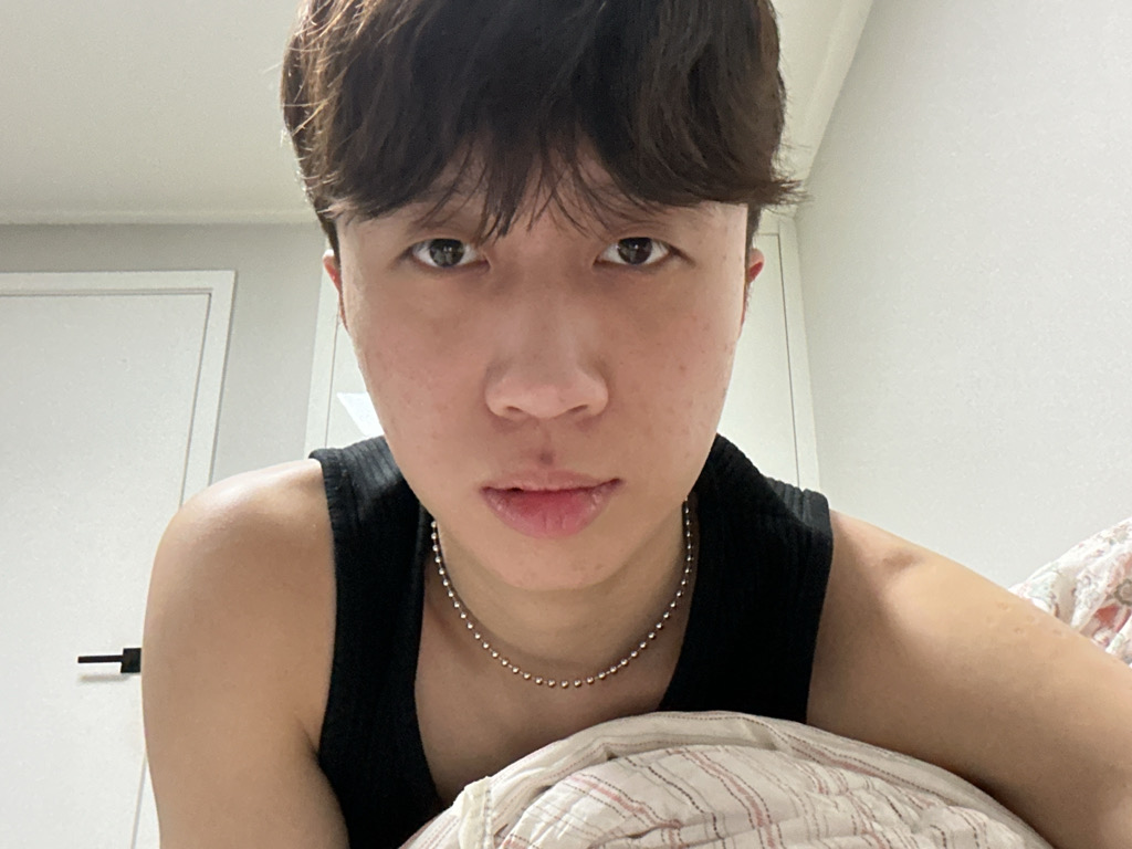 @u9821699 from South Korea