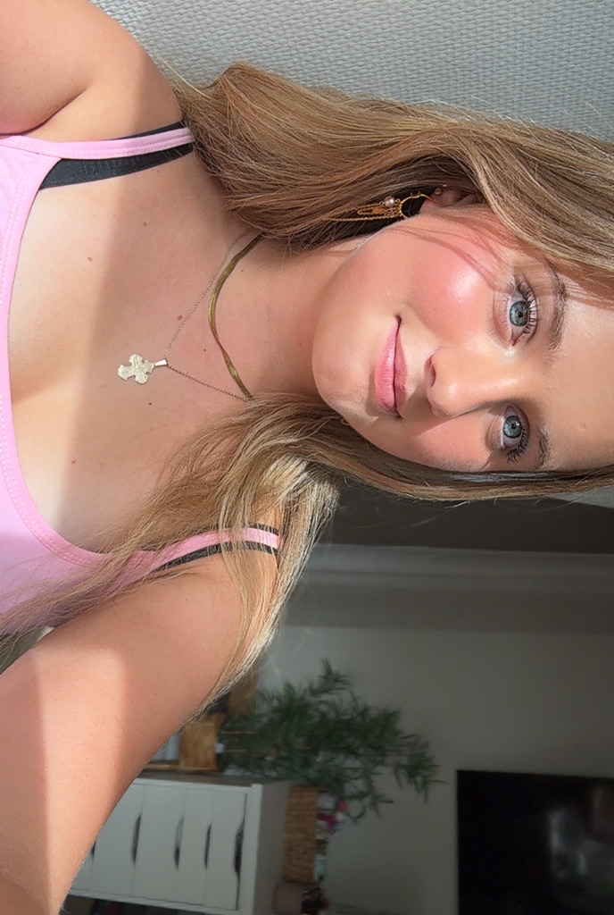 @clarablaagreen from Denmark