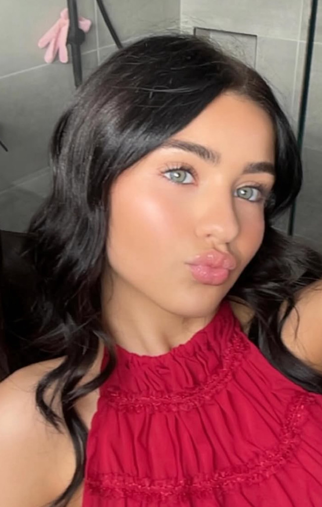 @bellahasaura_ from Australia