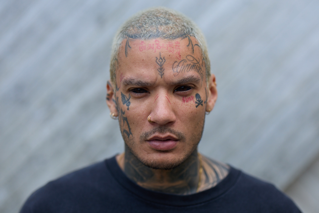 @q_nagini666 from Sweden