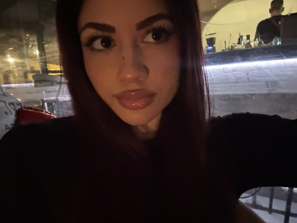 @inaaa7_ from Greece