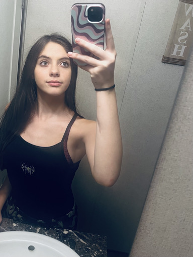 @hisprettybixch from United States