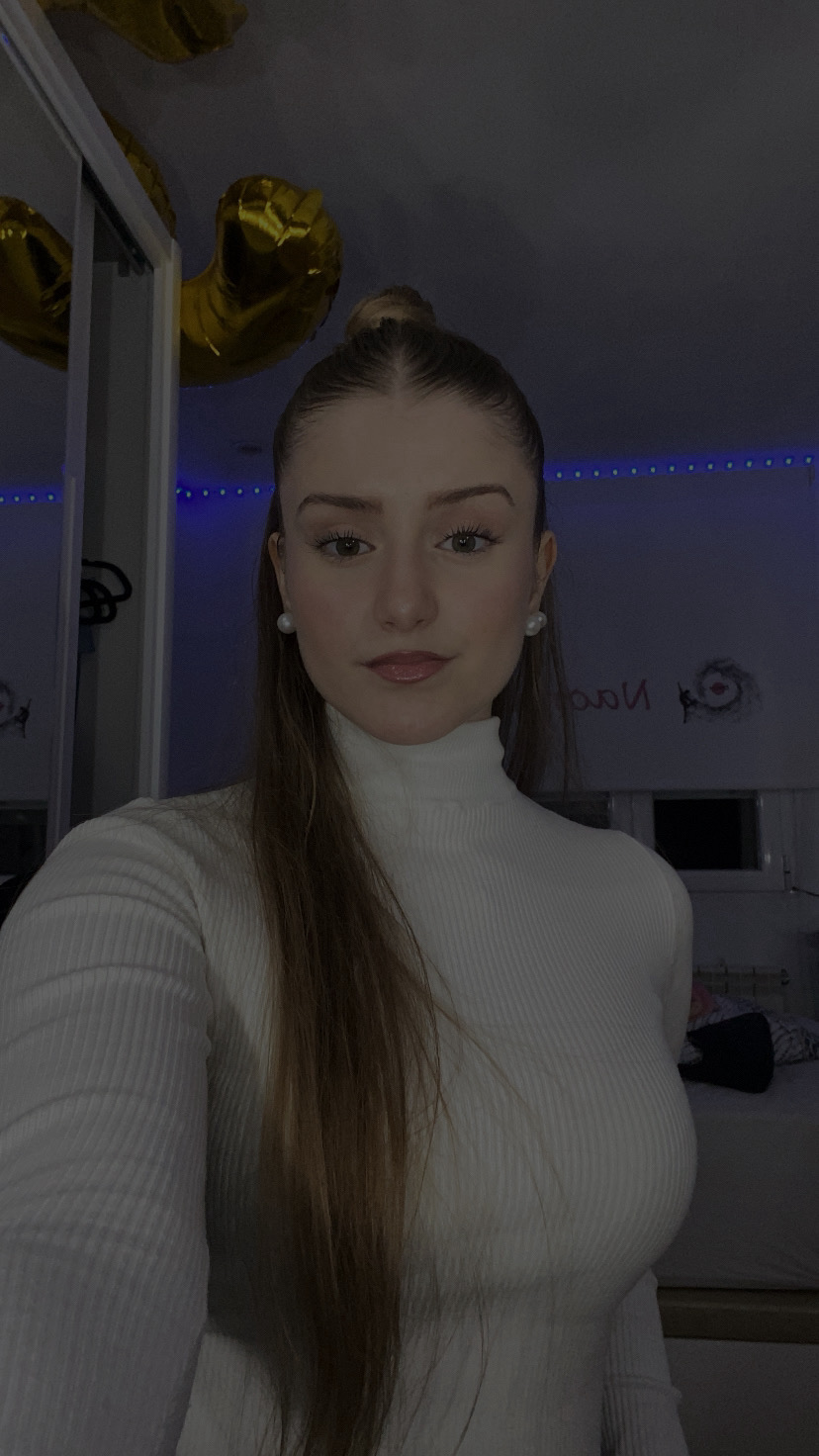 @naomiii