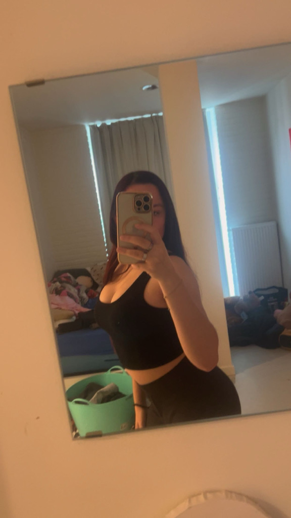 @selinachriste24 from Netherlands