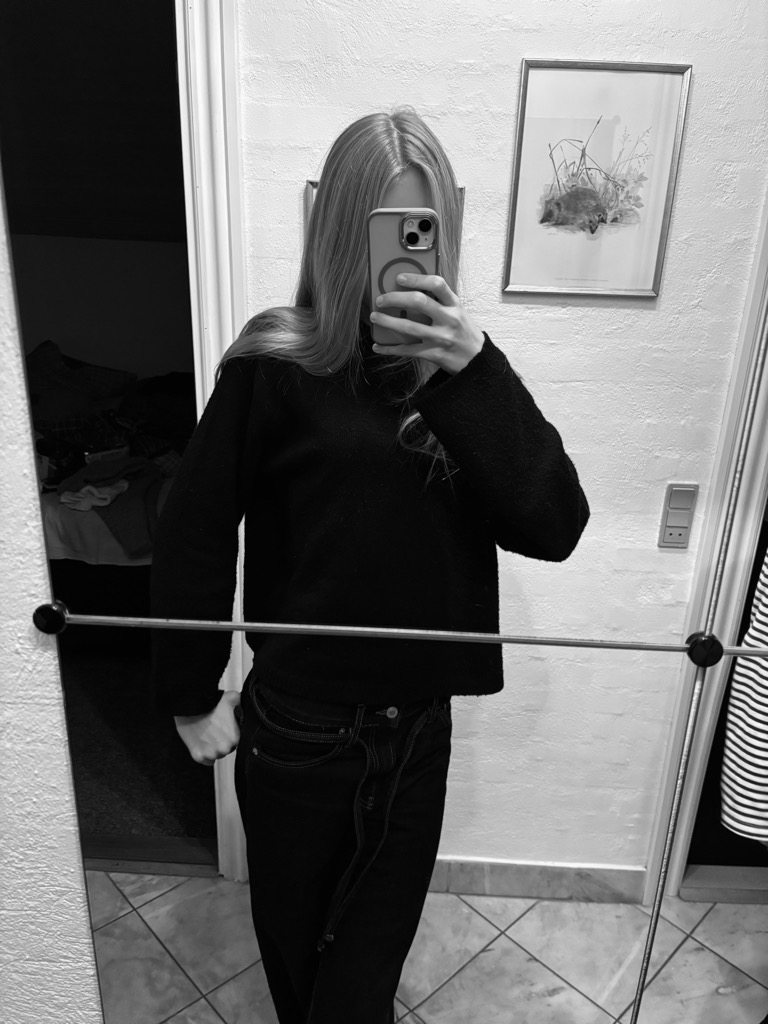 @viola906 from Denmark