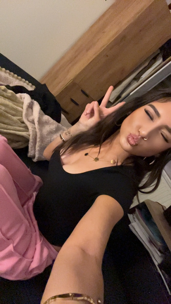 @rojinini_04 from Netherlands